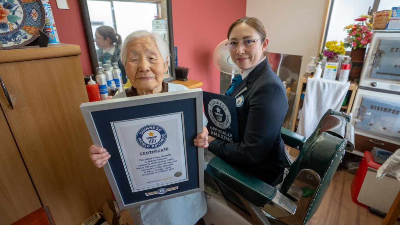 Japonesa de 108 anos bate recorde e se torna a barbeira mais velha do mundo