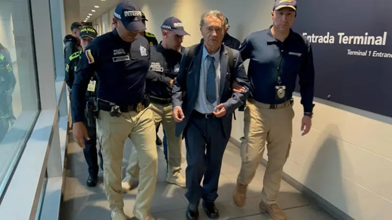 Carlos Lehder, aliado de Pablo Escobar, é detido ao retornar à Colômbia