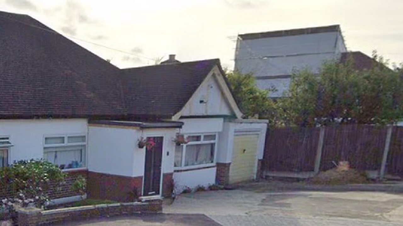 Idoso ‘recluso’ doa casa milionária para garçonete e família tenta reverter decisão
