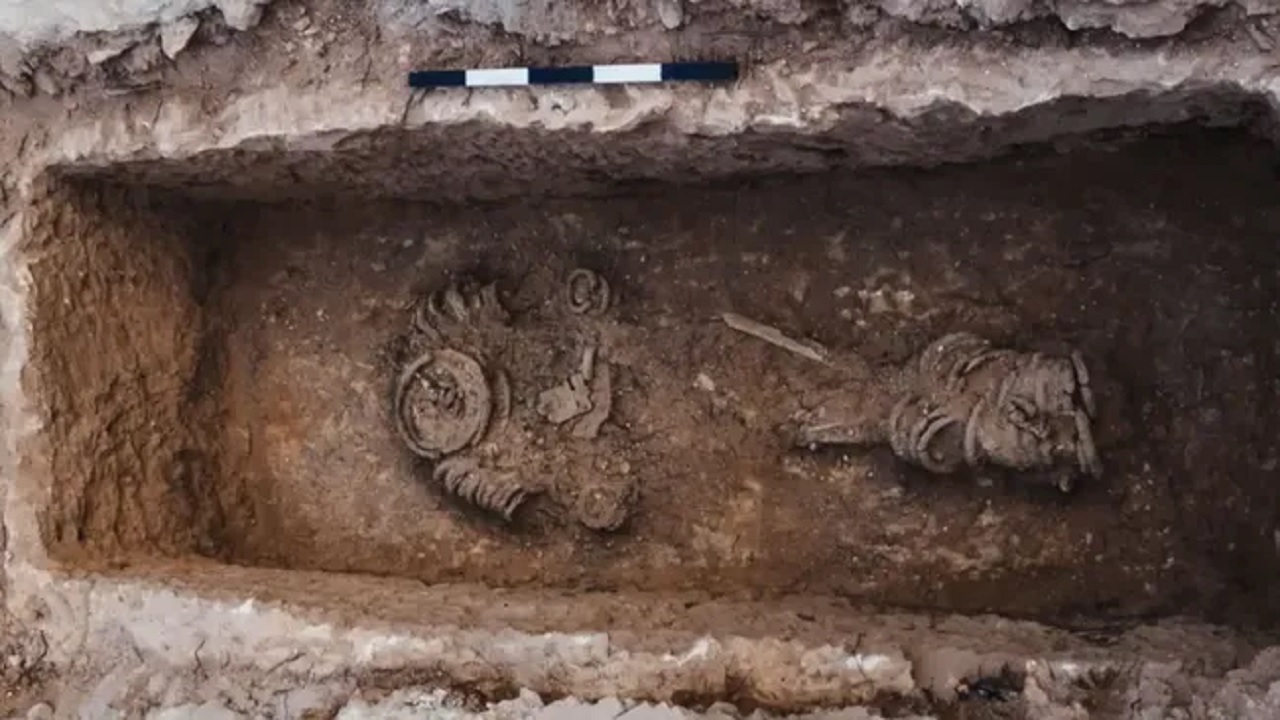Sepultamento com correntes em Jerusalém revela asceta feminina do século 5
