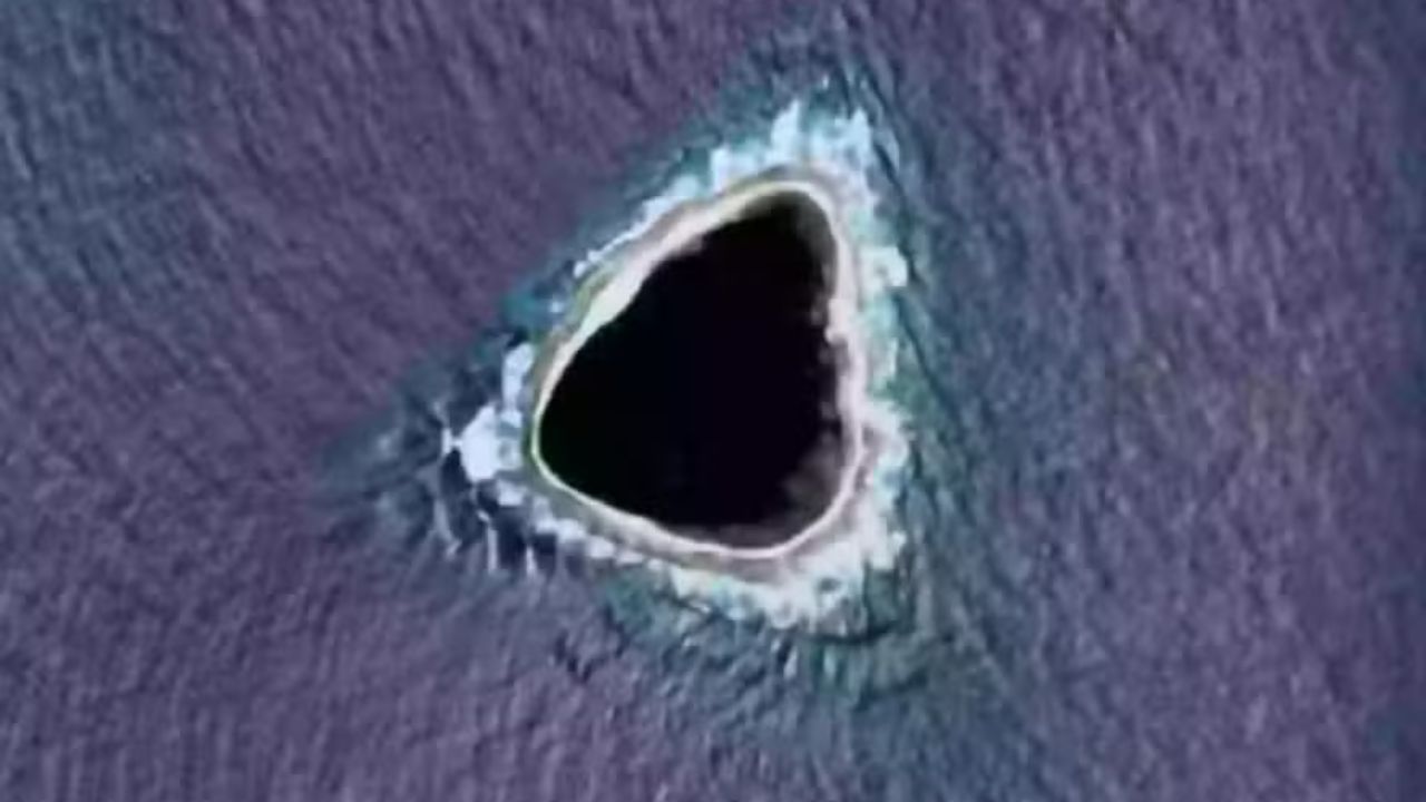 Mergulhador explora ‘buraco negro’ encontrado no oceano pelo Google Maps