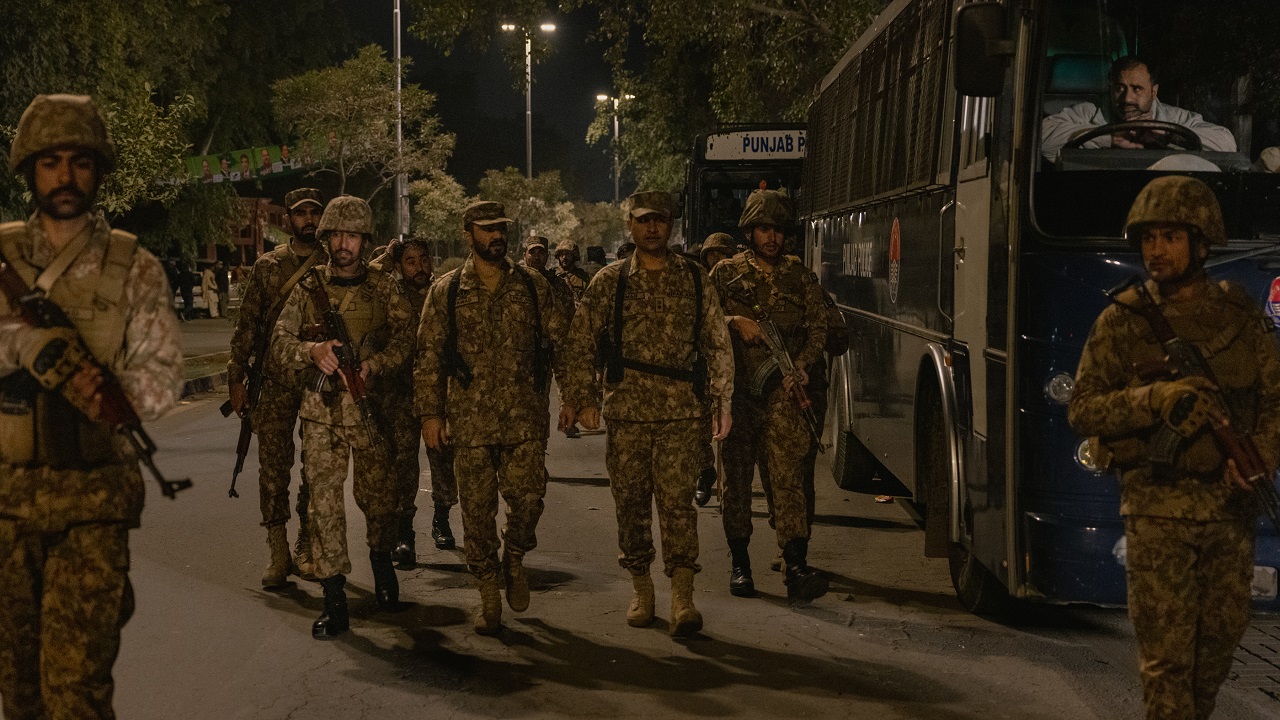 Paquistão: Exército resgata reféns de trem sequestrado por militantes