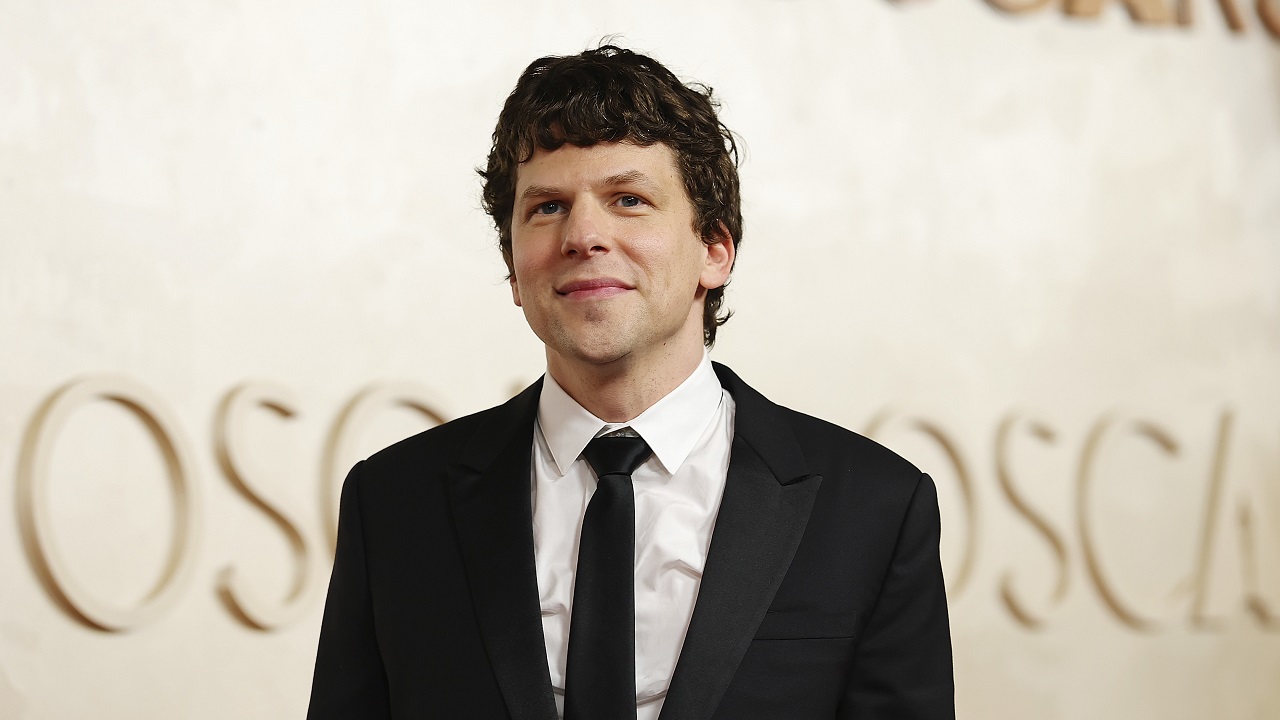 Após ‘A Verdadeira Dor’, Jesse Eisenberg recebe cidadania polonesa