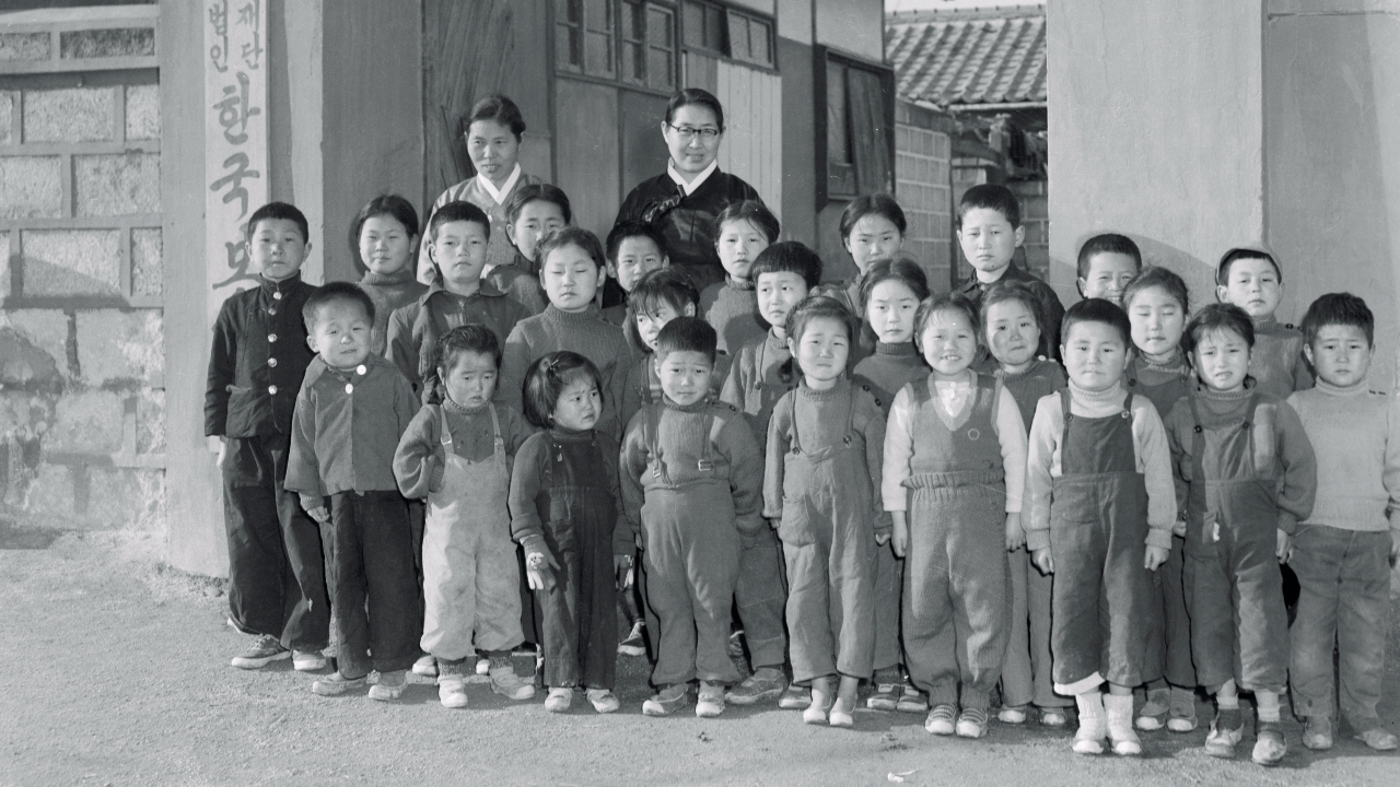 Coreia do Sul ‘exportou’ crianças para adoção como se fossem bagagem por décadas
