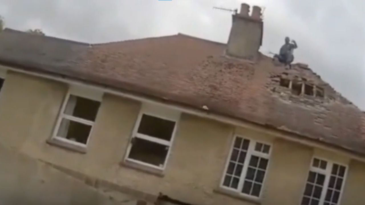 Na Inglaterra, homem é preso por destruir telhado de vizinha em rixa; entenda!