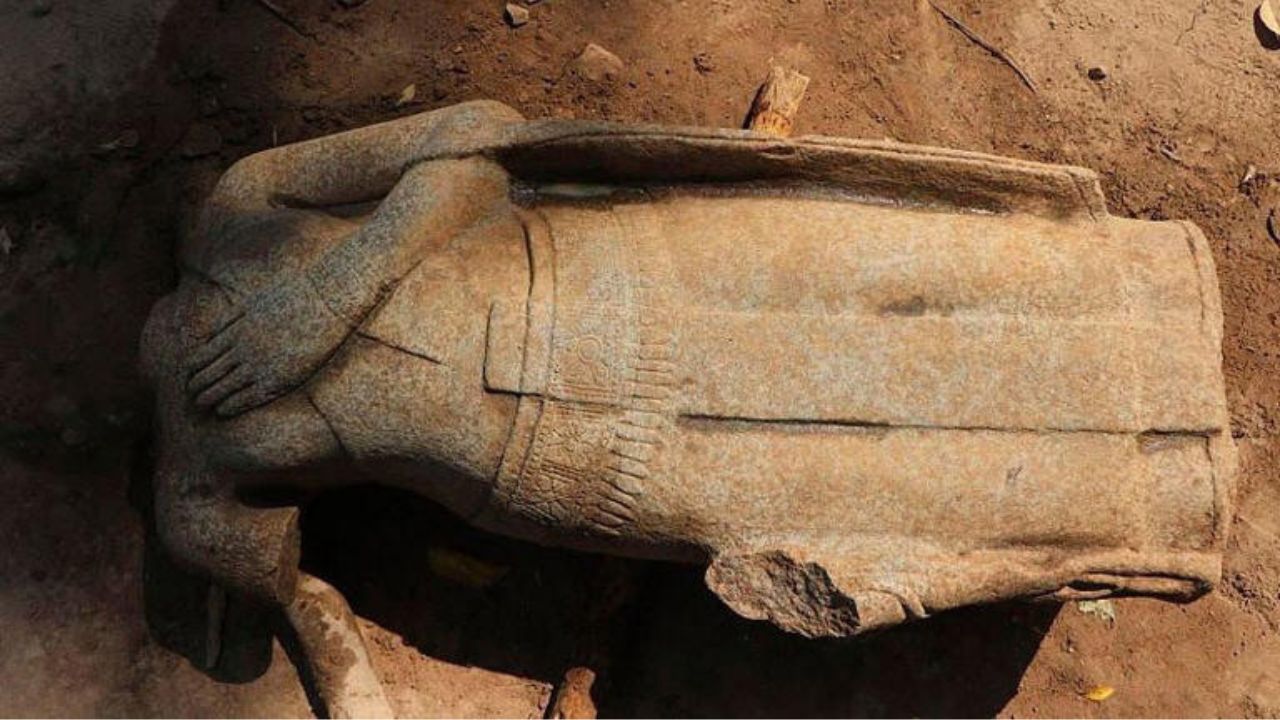 Torso de estátua encontrado em templo no Camboja pode completar quebra-cabeça