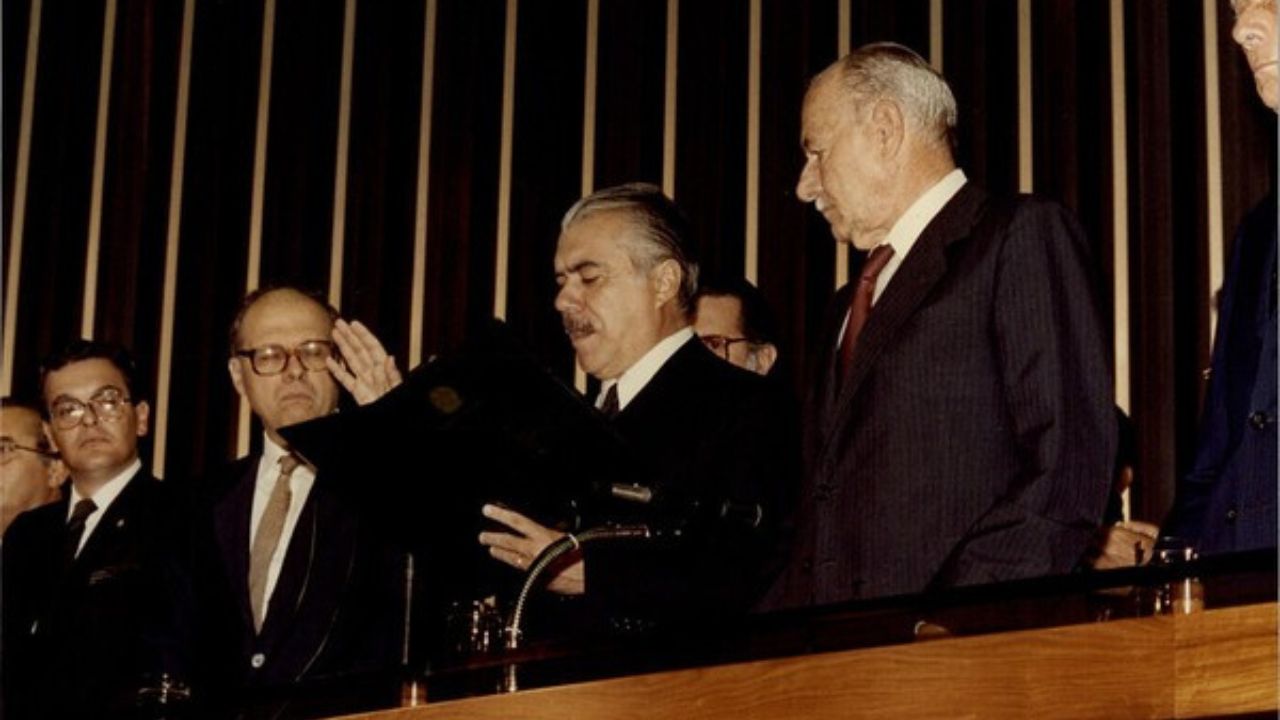 Sarney relembra resistência dos militares durante a redemocratização, ocorrida há 40 anos