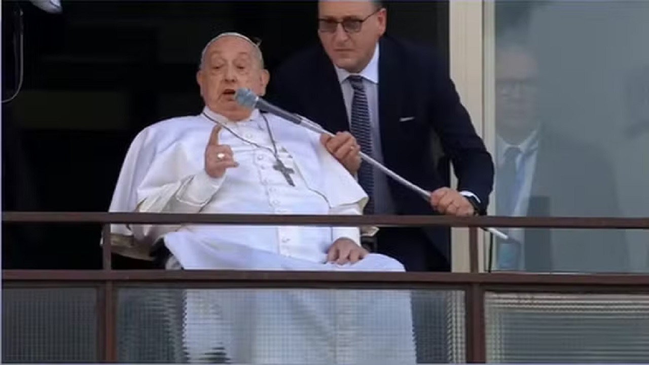 Por que o papa Francisco está com a voz debilitada?