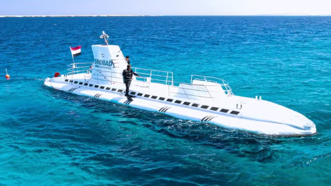 Submarino naufraga no Egito com 40 passageiros a bordo; seis morreram