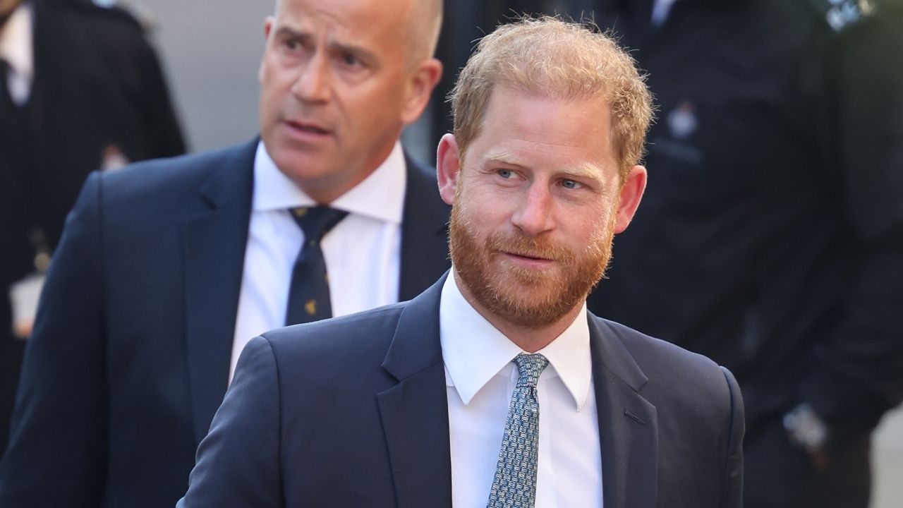 Harry comparece a tribunal em Londres para contestar sua redução de segurança