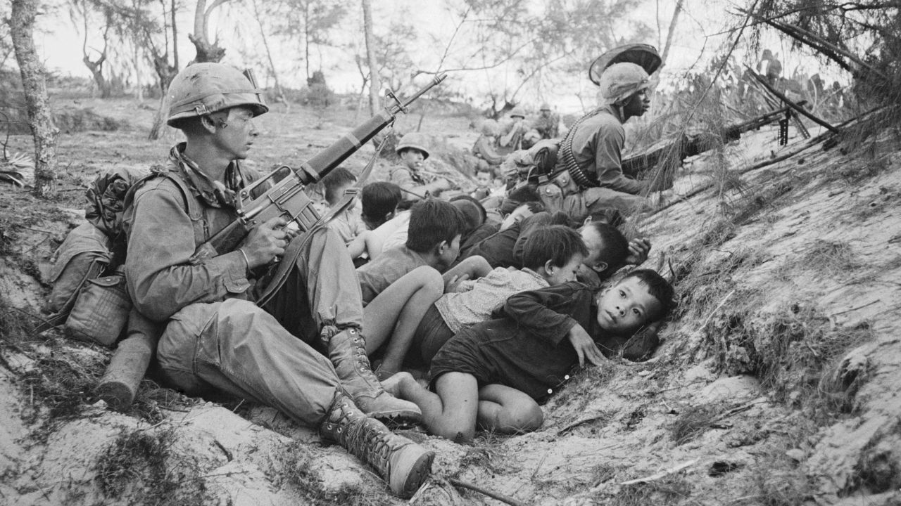 50 anos depois, bebês retirados do Vietnã durante a guerra buscam suas mães
