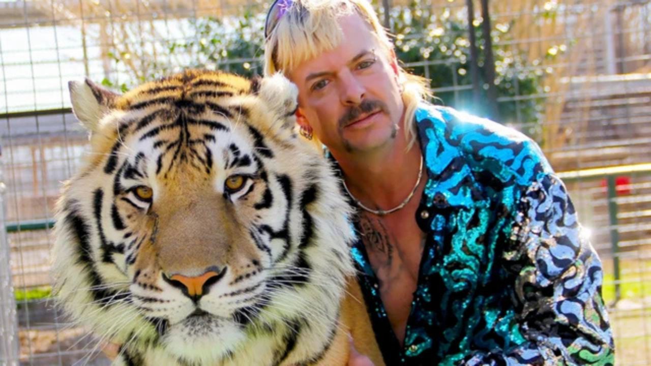 Joe Exotic, de ‘A Máfia dos Tigres’, se casa com companheiro de cela