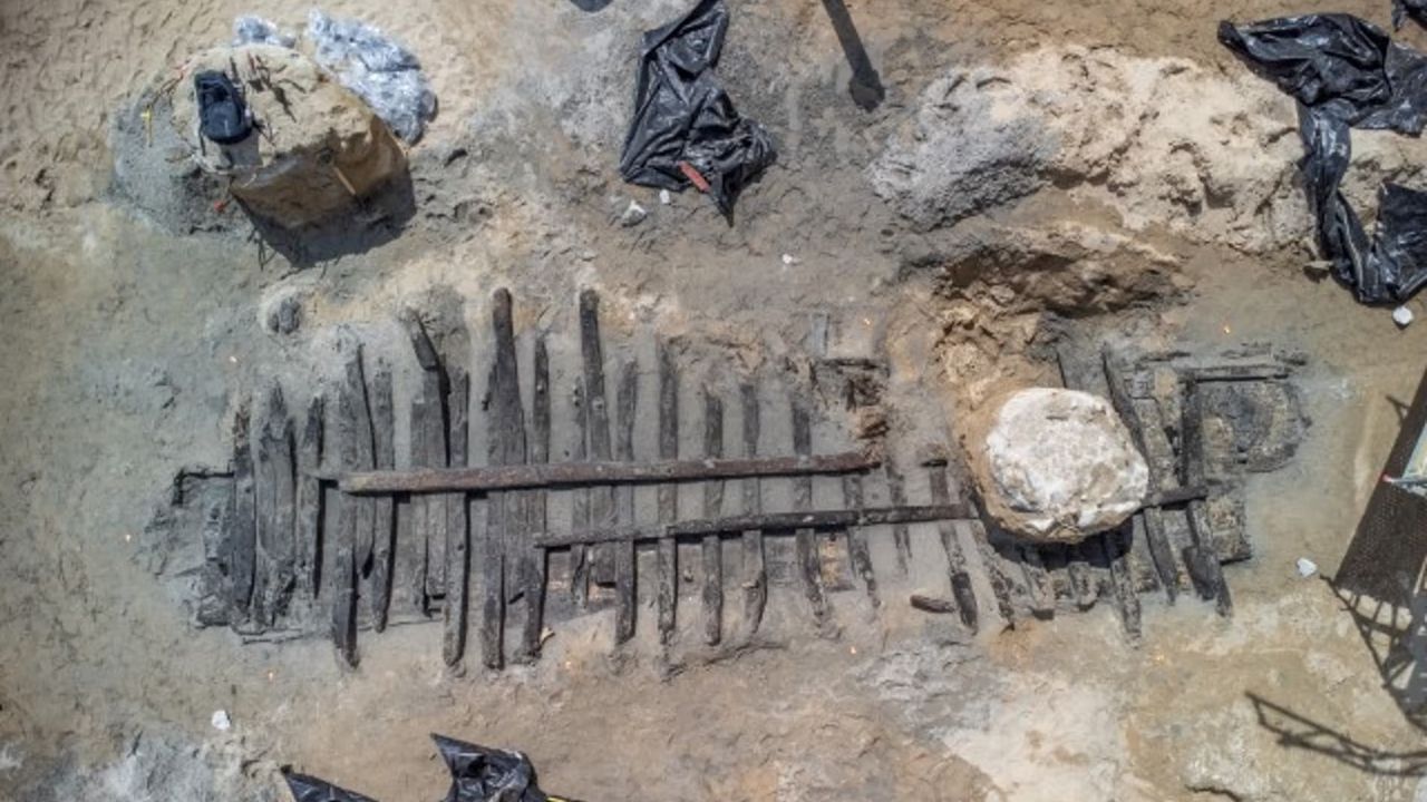 Arqueólogos encontram restos de navio medieval em Barcelona