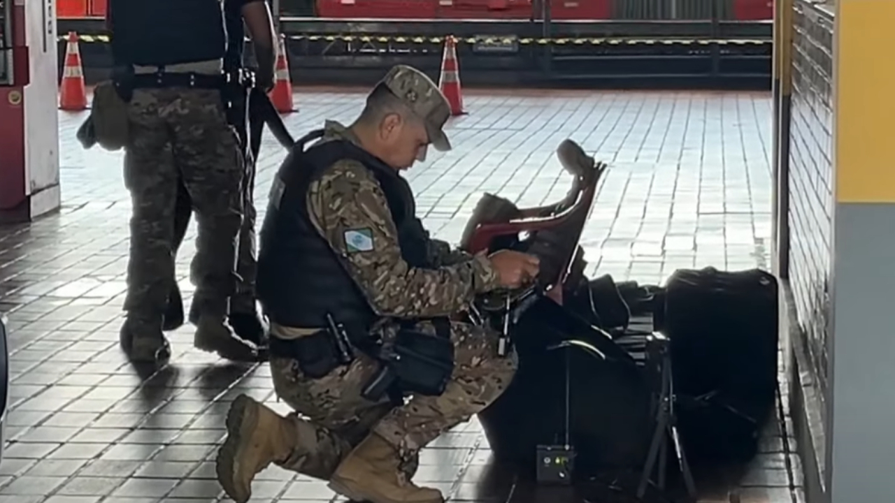 Bomba é deixada em terminal de ônibus em Curitiba, no Paraná