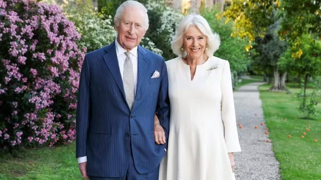 O significado do vestido usado por Camilla nos 20 anos de casamento com Charles