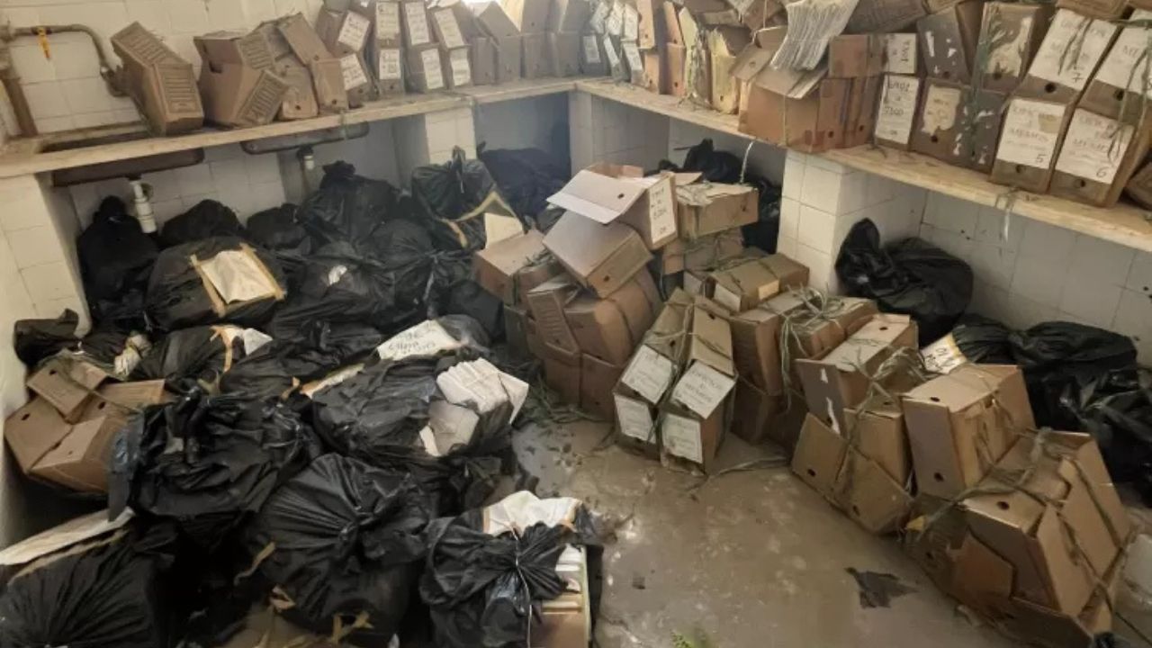Documentos da ditadura são encontrados expostos a fezes de pombos no Rio de Janeiro
