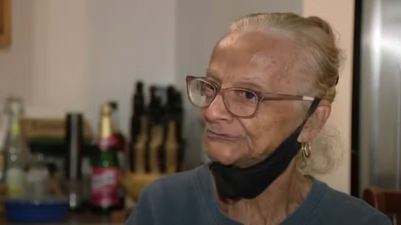 Idosa doa jaqueta com bilhete premiado e perde US$ 2,5 milhões