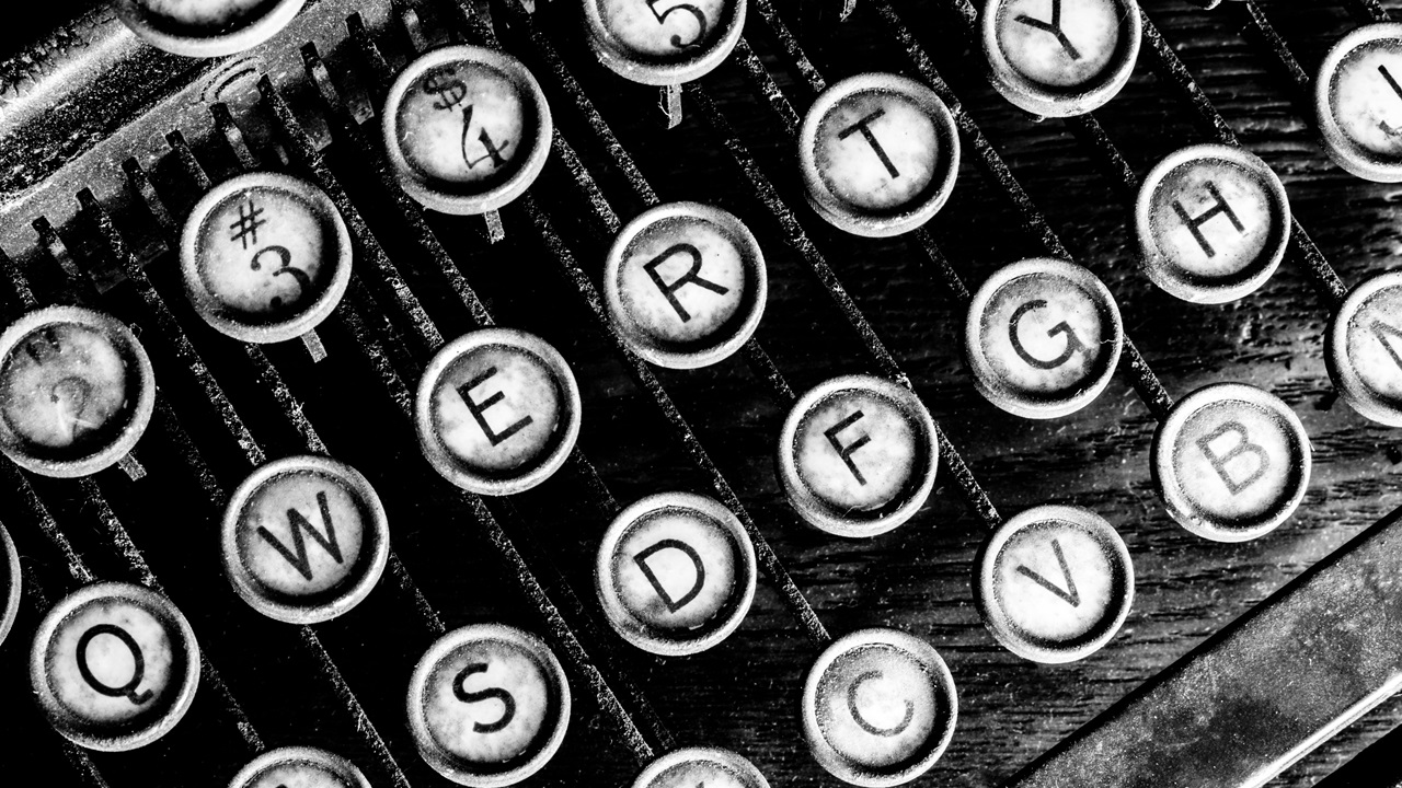 QWERTY, o imortal: Por que ainda usamos um teclado inventado no século 19?