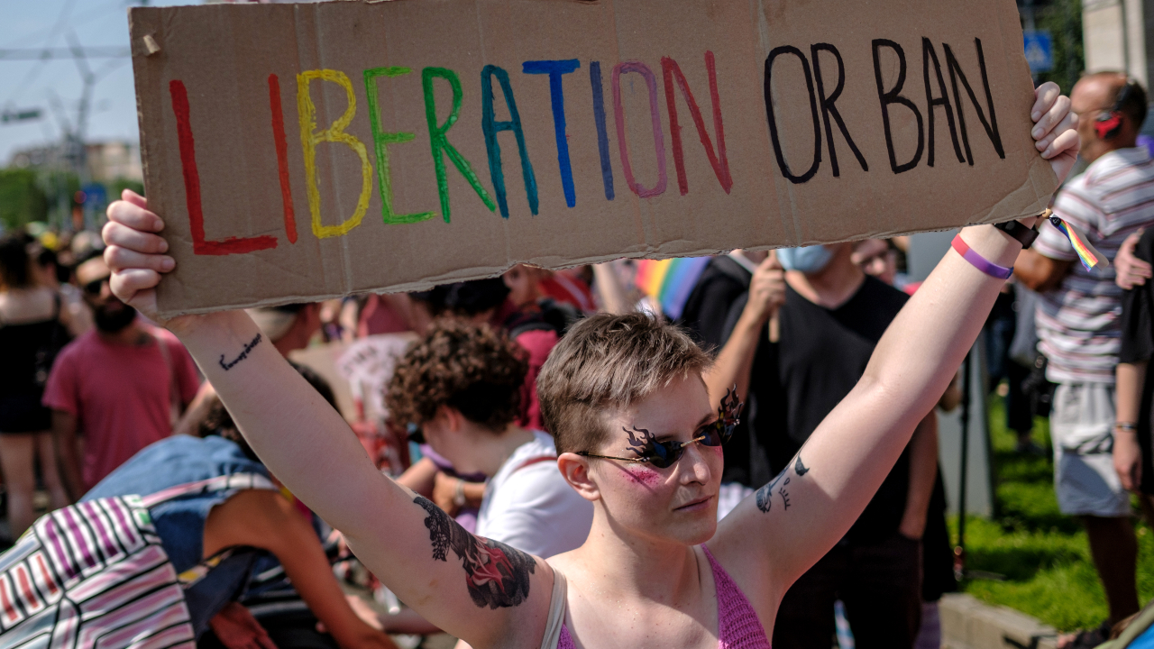 Reuniões LGBTQ+ podem ser proibidas por emenda constitucional na Hungria