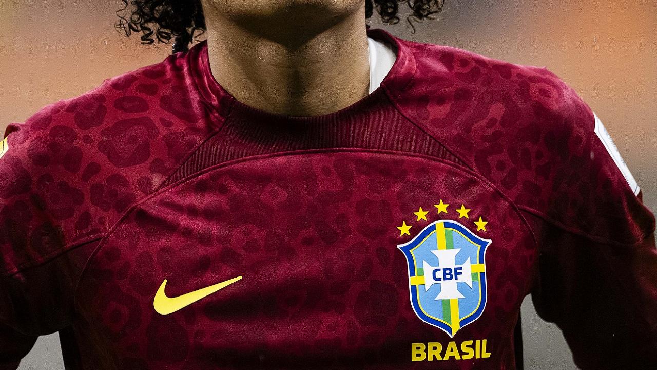 Vermelho é muito mais simbólico para o Brasil do que o verde-amarelo