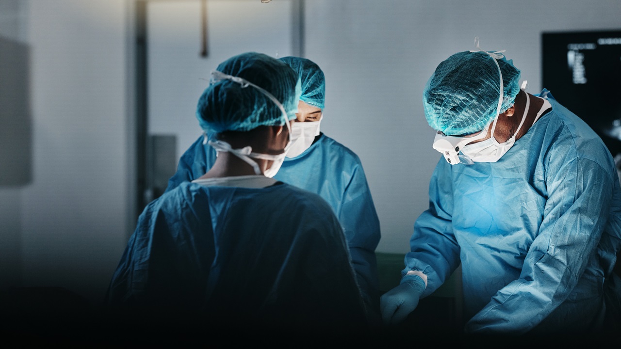 Adolescente holandês acorda falando inglês após cirurgia no joelho