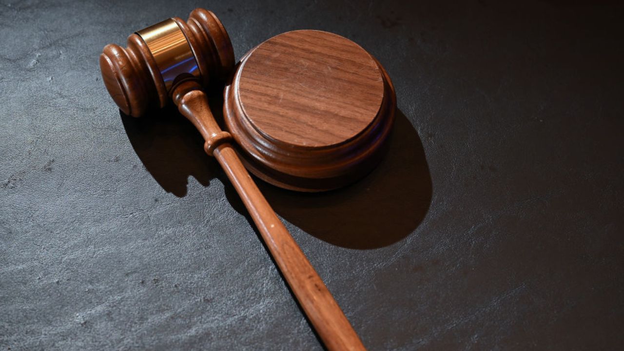 Juiz aposentado é denunciado por uso de identidade falsa durante 40 anos