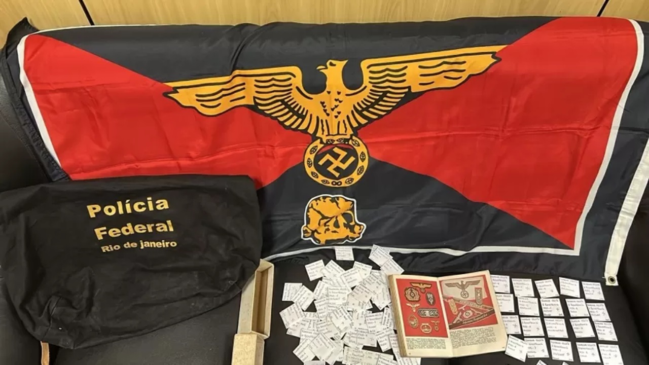 Homem de 70 anos é preso no Rio por vender objetos com símbolos nazistas