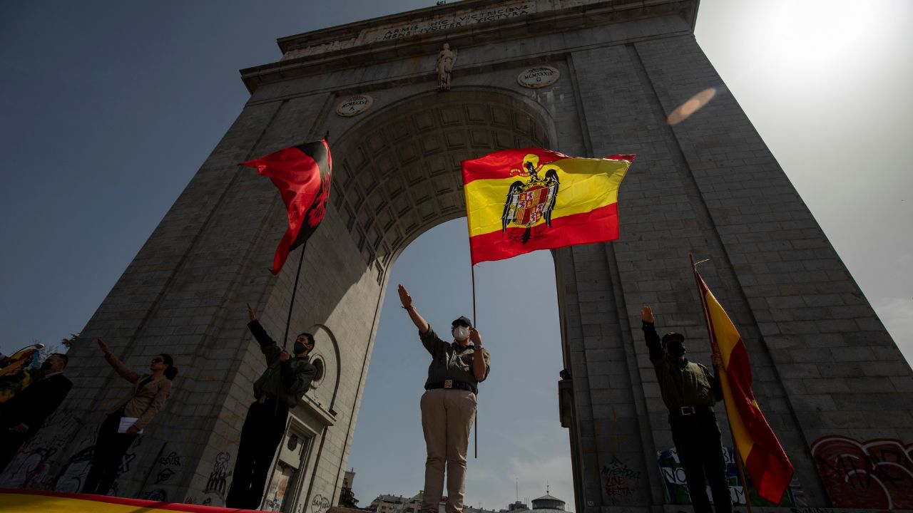 50 anos depois, Espanha ainda preserva símbolos ligados à ditadura franquista