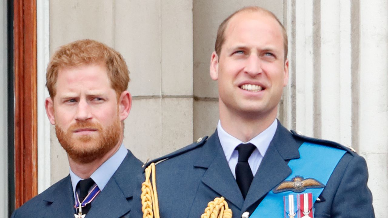Príncipe William menciona Harry em raro comentário e diz não querer repetir erros