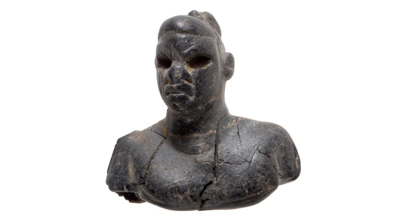 Raras estatuetas de ébano africanas são encontradas em enterros de 1500 anos