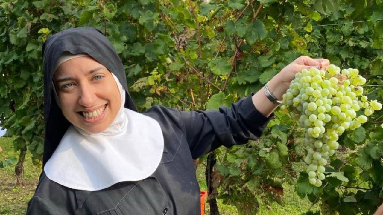 Freira brasileira enfrenta crise e busca justiça após polêmicas no Vaticano