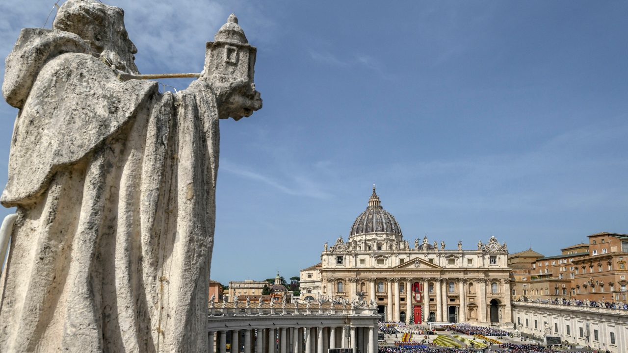 Nove dias de luto pelo papa chegam ao fim, e conclave começa nesta semana