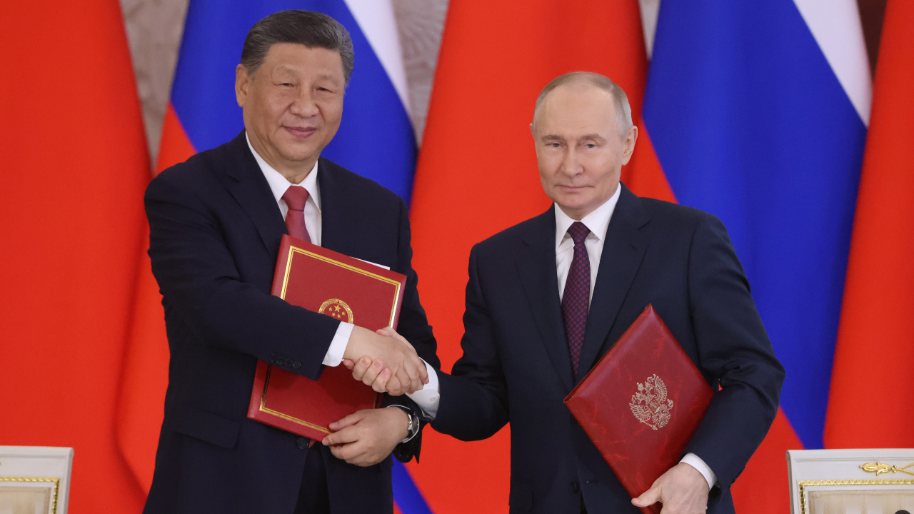 China e Rússia assinam acordo para construir usina de energia na Lua