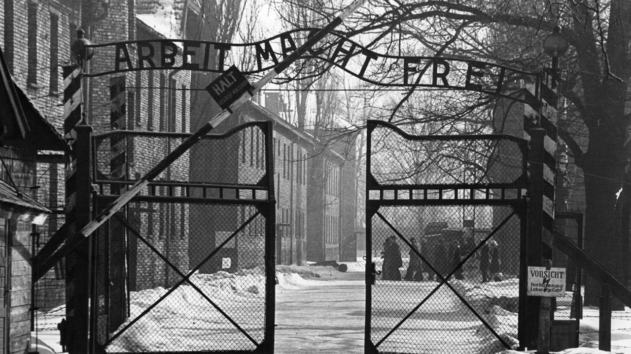 Alemanha: Alunos sugerem slogans nazistas em formatura escolar