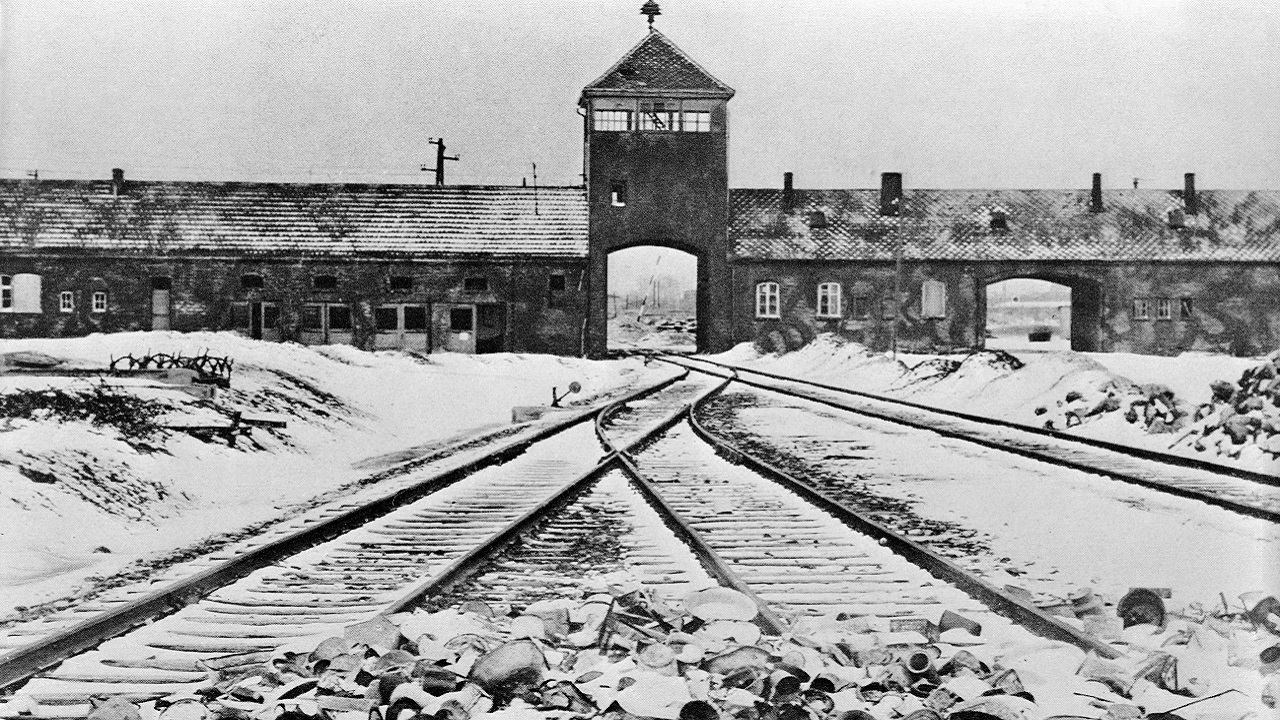 Auschwitz em 3D: Réplica digital do campo nazista abre portas ao cinema