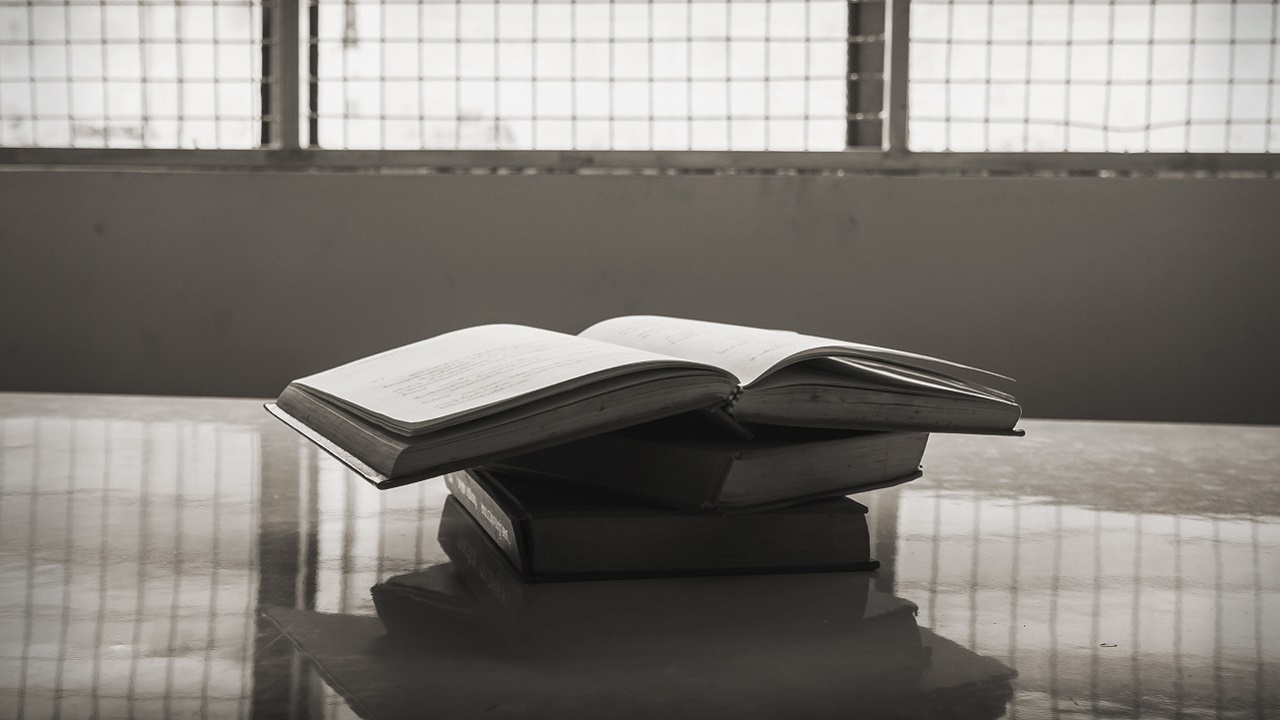 Liberdade literária no presídio: Uma viagem para além das grades de si