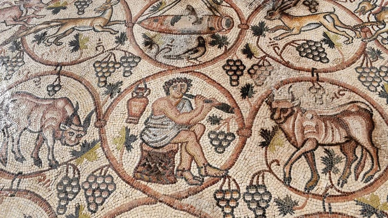 Arqueólogos descobrem impressionante mosaico bizantino em Israel