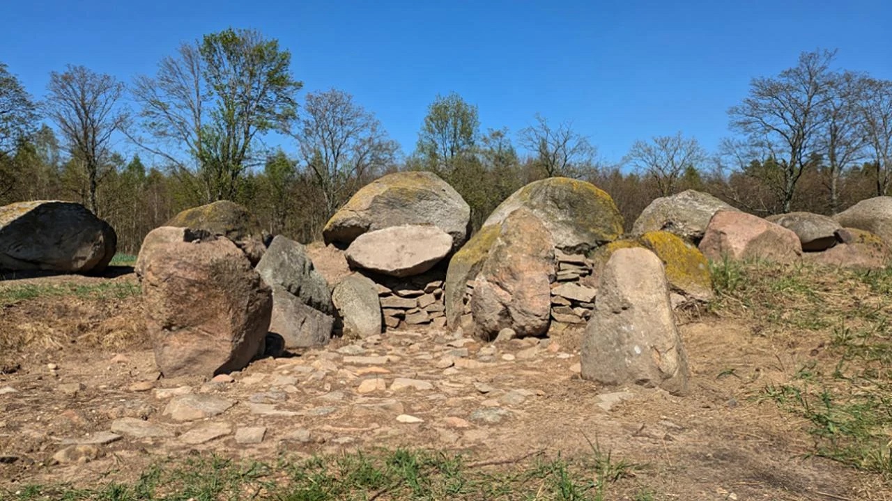 Túmulo megalítico de 5.500 anos é restaurado na Alemanha