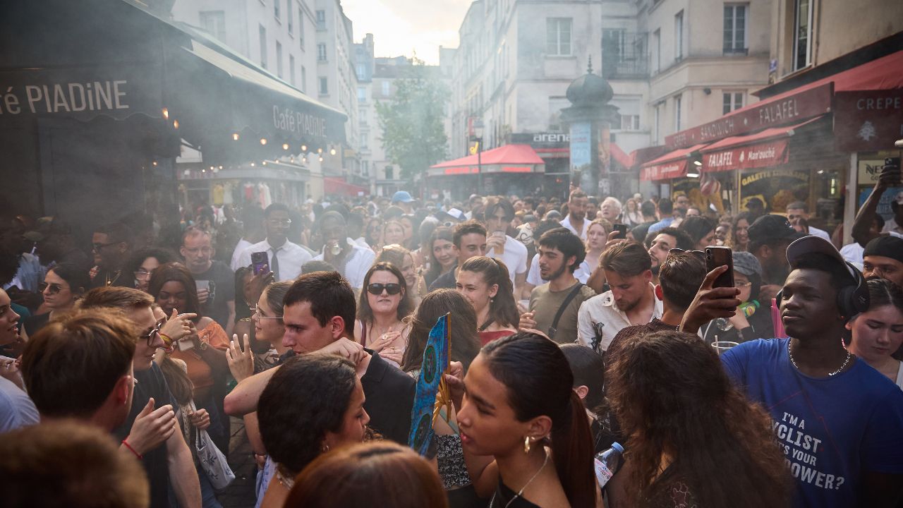 145 pessoas relatam terem sido picadas com seringas durante festival na França