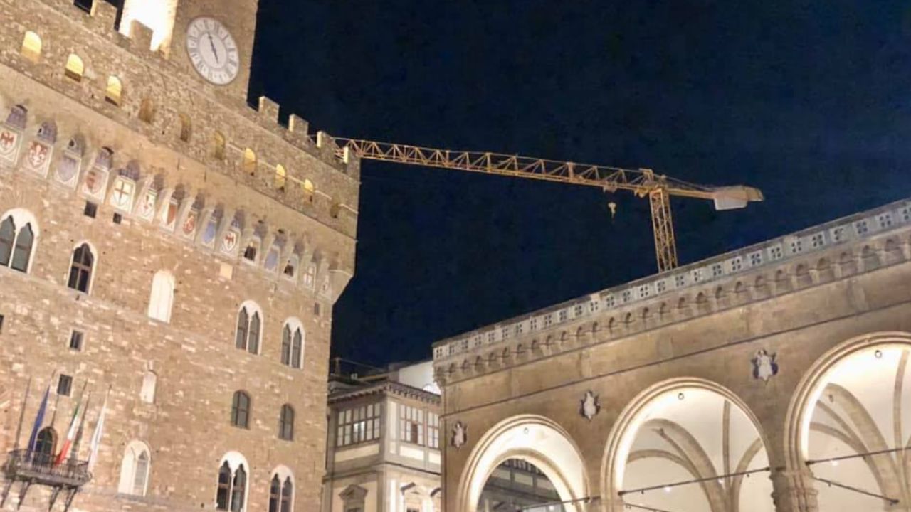Após quase 20 anos, Florença vai retirar guindaste gigante no centro da cidade