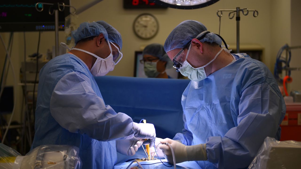 Dezenas de pacientes vivos quase tiveram órgãos retirados para doação nos EUA