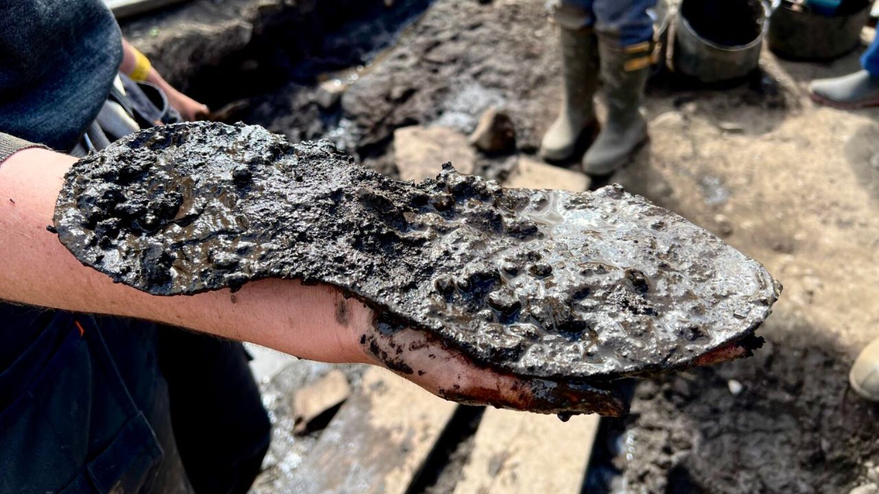Sapato de couro de 2.000 anos revela ‘pés enormes’ de soldado romano