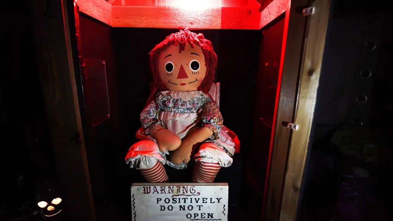 Boneca Annabelle está de volta à casa após ‘causar’ incidentes misteriosos