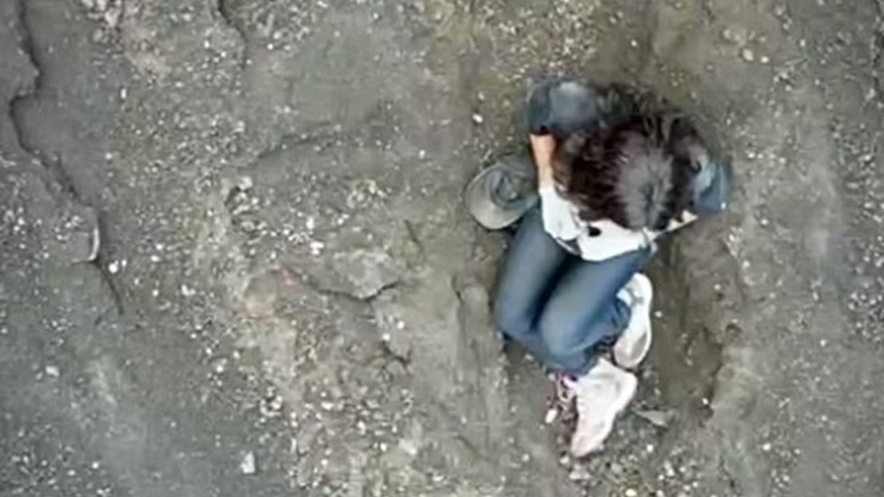 Brasileira cai durante trilha em vulcão na Indonésia e aguarda resgate