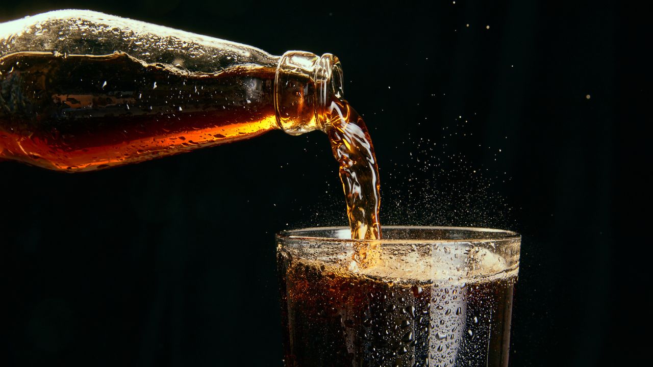 Mistura entre Coca-Cola e água do mar pode gerar novo combustível; entenda!