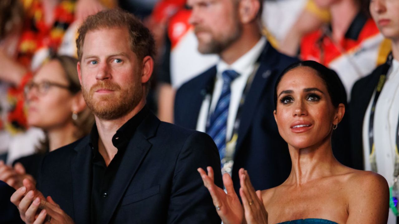 Príncipe Harry teria cogitado remover sobrenome da família real