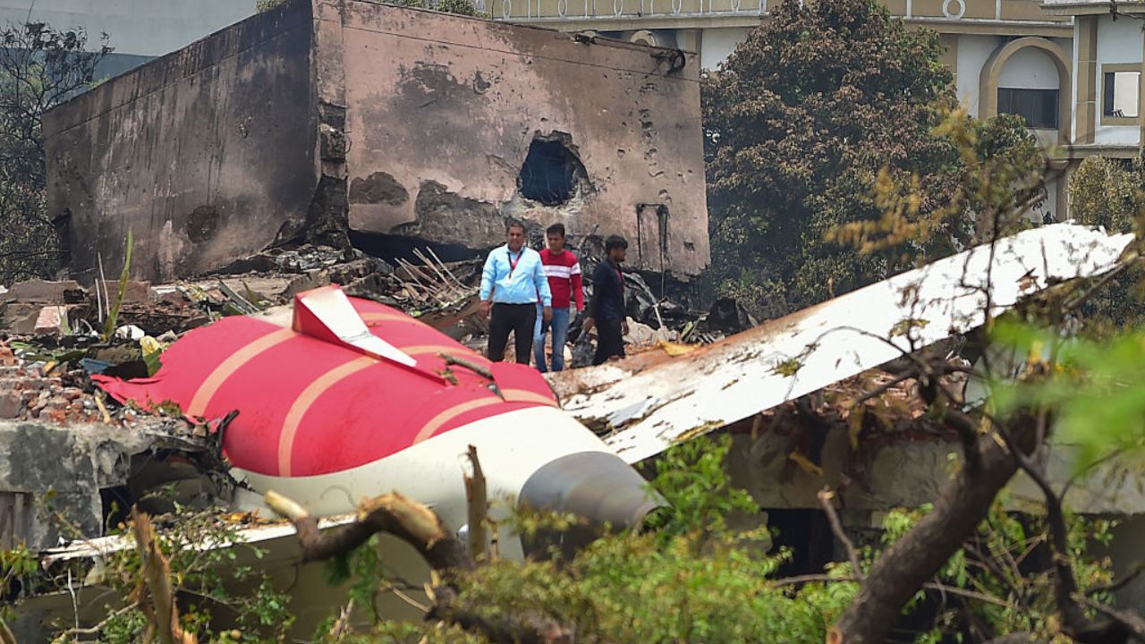 Queda de avião na índia: novo boletim atualiza número de vítimas do acidente