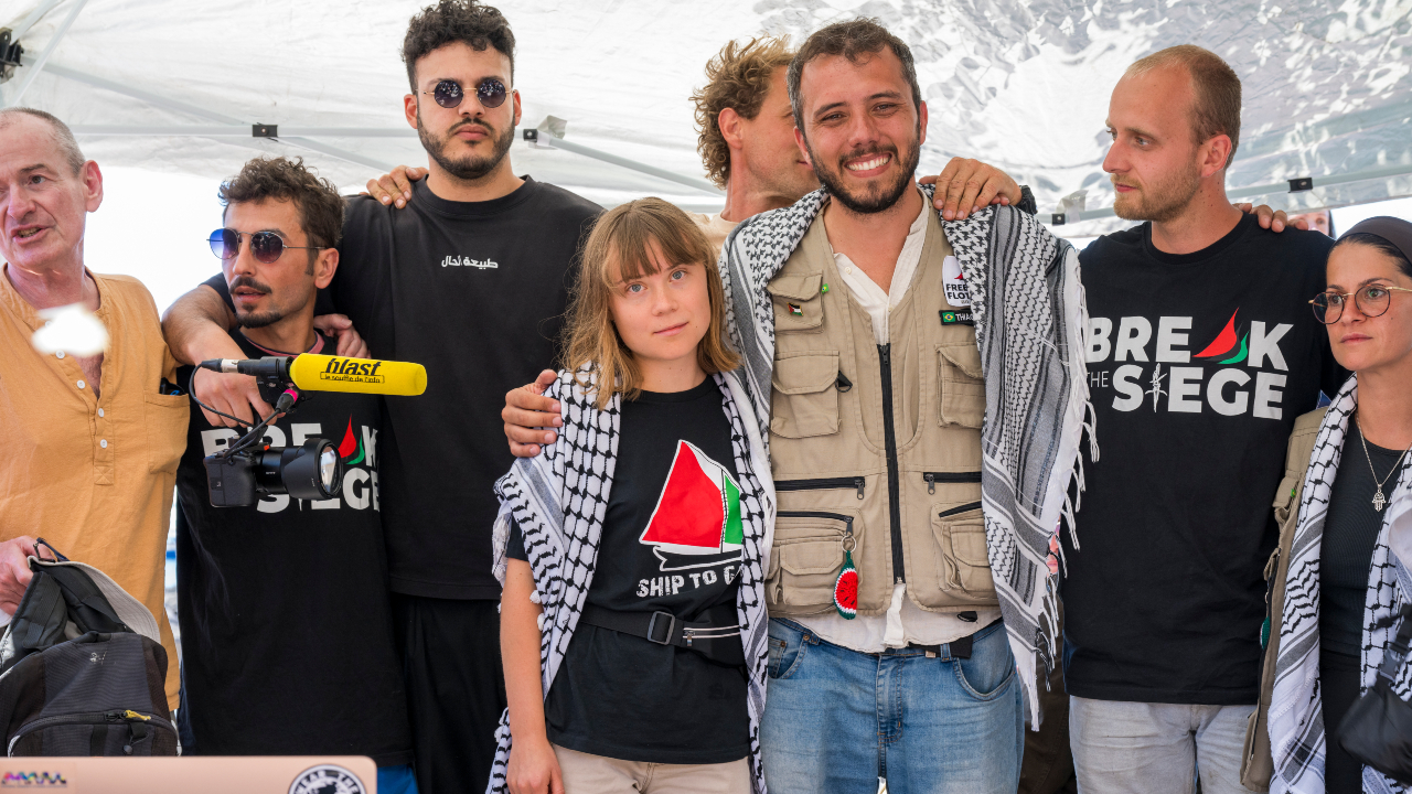 Navio humanitário com Greta Thunberg é interceptado por Israel