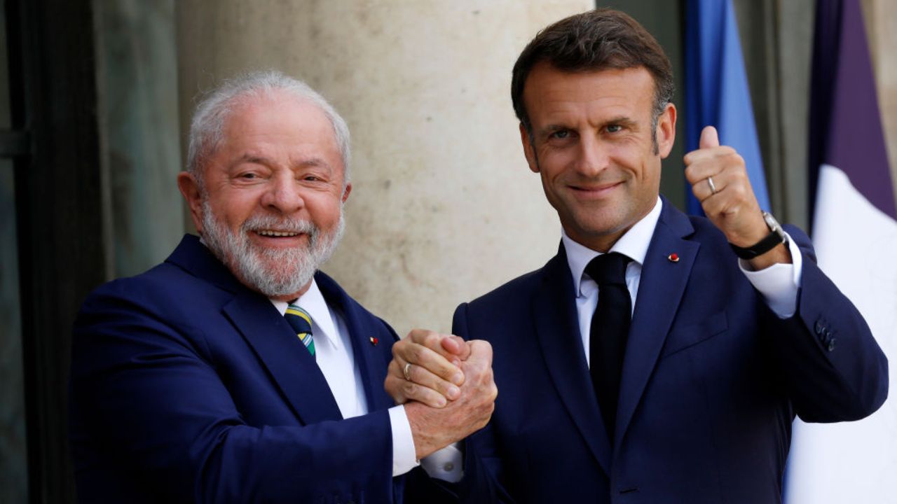Na França, Lula recebe mesma homenagem que já foi dada a Dom Pedro II