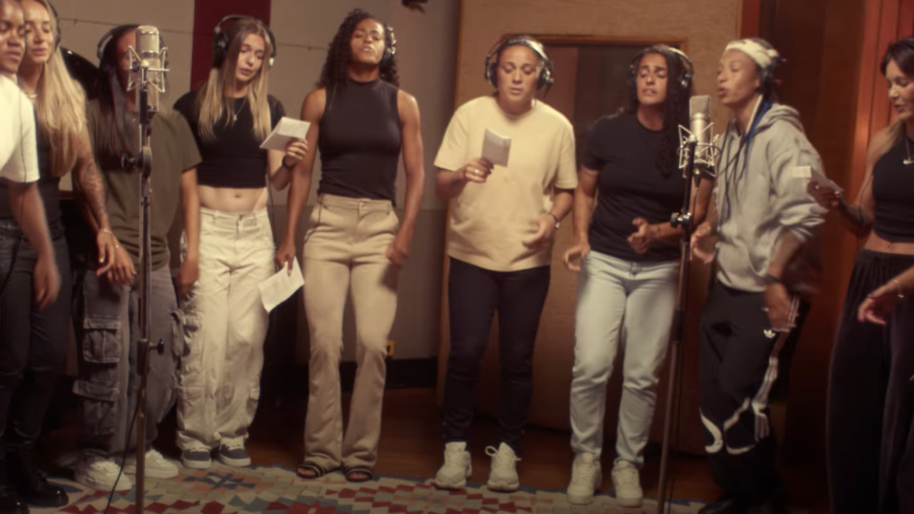 Música sobre futebol feminino banida em 1941 é relançada com jogadoras